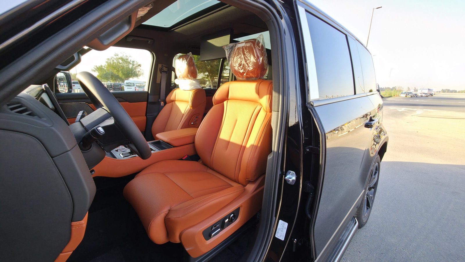 ROX 01 - Black - Orange Interior - 7 Seats - 2026 - Image 12