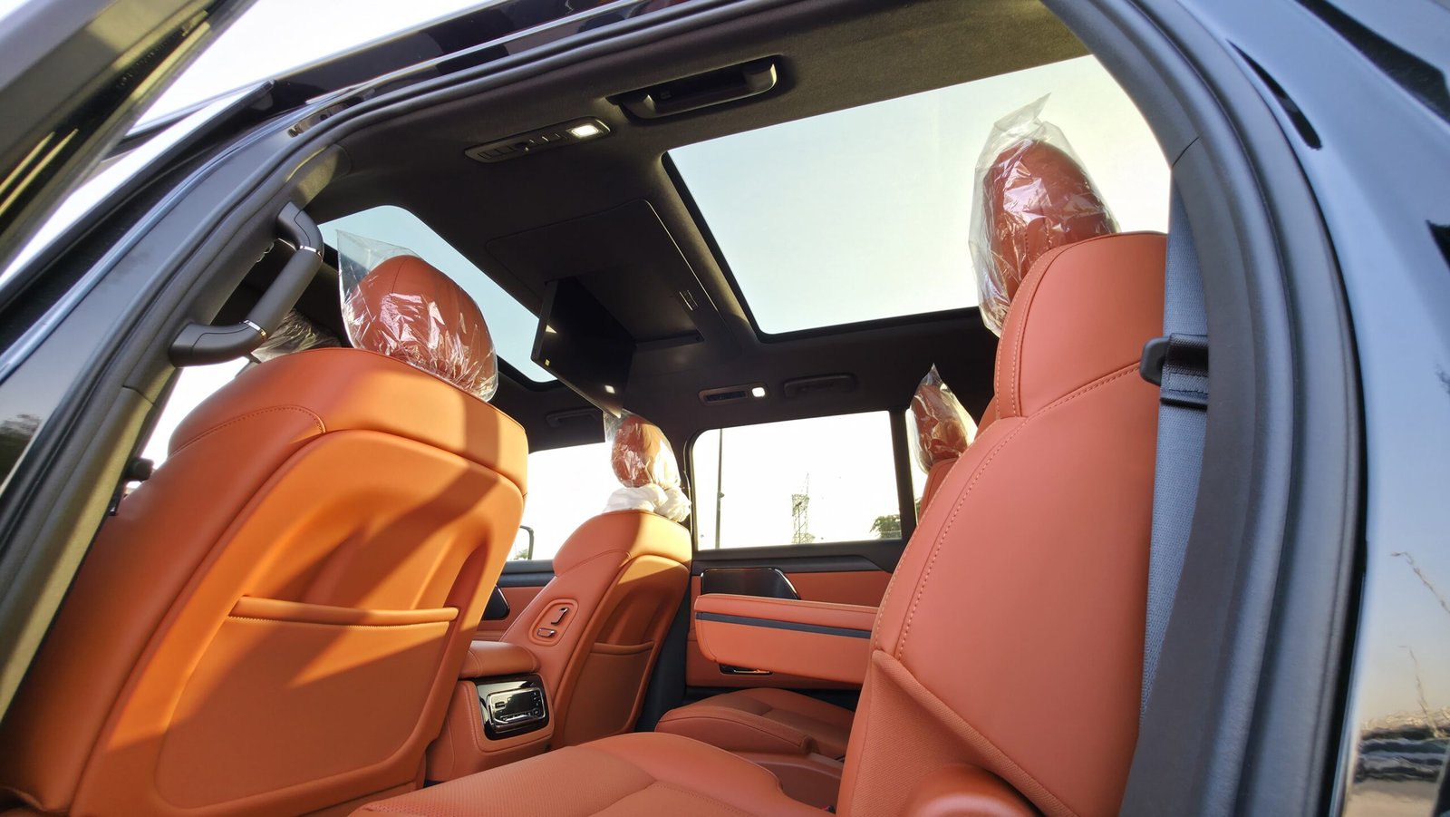 ROX 01 - Black - Orange Interior - 7 Seats - 2026 - Image 16